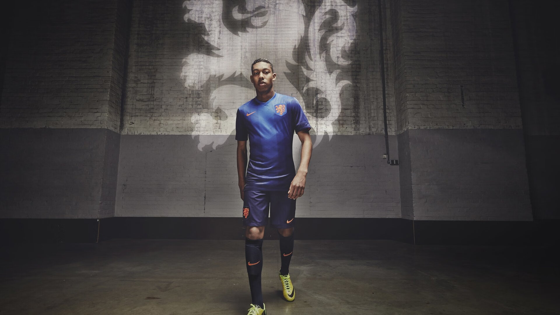 转会市场风云再起,豪门争抢新星,天价合约重塑足坛格局